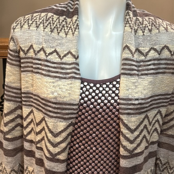 Maurices sequined tank and matching open front cardigan sweater. - Picture 2 of 14